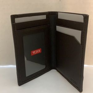 NWOT Tumi FXF SLG card case in charcoal and brown